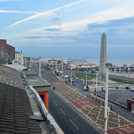 Town Center Large 2 Bedroom Apartment- Sleeps Up To 6 - Dogs Welcome - 2 Minutes From Train Station Blackpool Extérieur photo