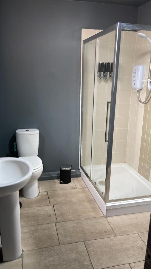 Town Center Large 2 Bedroom Apartment- Sleeps Up To 6 - Dogs Welcome - 2 Minutes From Train Station Blackpool Extérieur photo