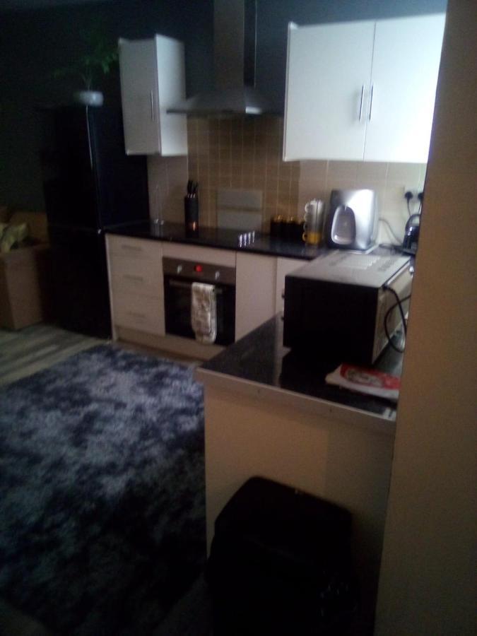 Town Center Large 2 Bedroom Apartment- Sleeps Up To 6 - Dogs Welcome - 2 Minutes From Train Station Blackpool Extérieur photo