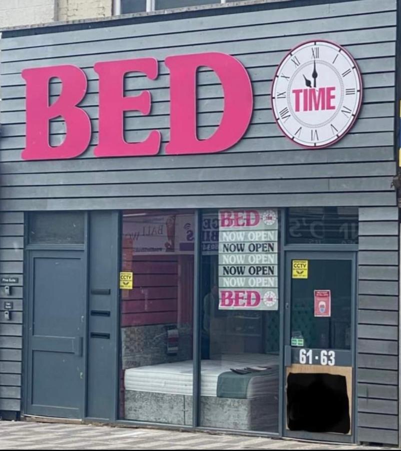 Town Center Large 2 Bedroom Apartment- Sleeps Up To 6 - Dogs Welcome - 2 Minutes From Train Station Blackpool Extérieur photo