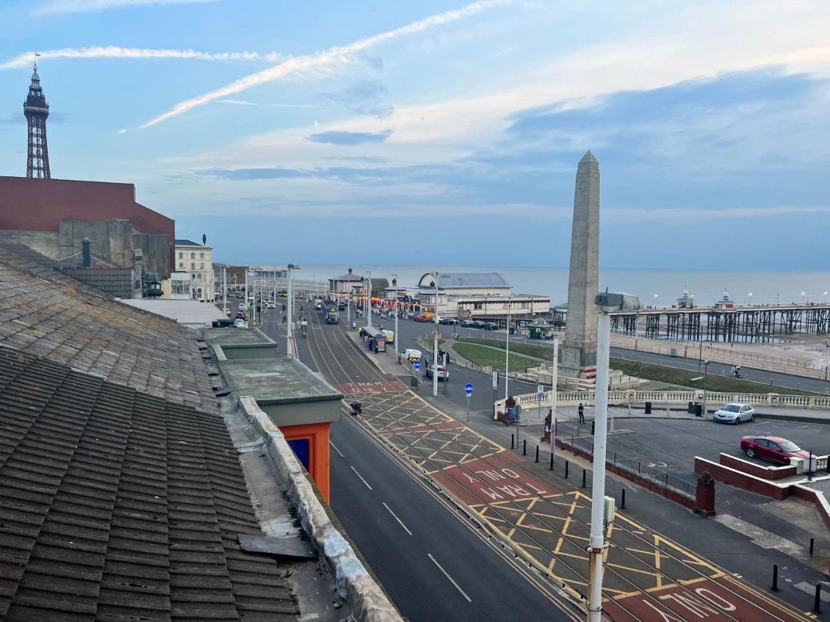 Town Center Large 2 Bedroom Apartment- Sleeps Up To 6 - Dogs Welcome - 2 Minutes From Train Station Blackpool Extérieur photo